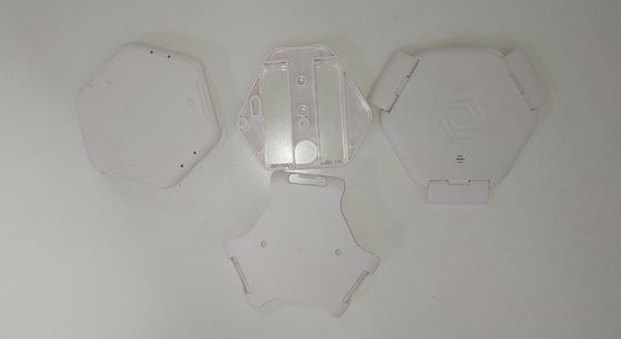 Laser que talla piezas plásticas decorativas del moldeo a presión del ABS