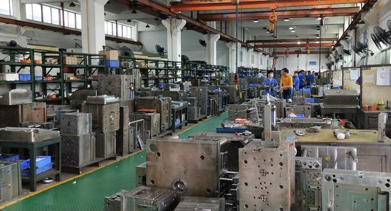 Análisis y soluciones típicos de defectos del moldeo a presión del corredor caliente del OEM