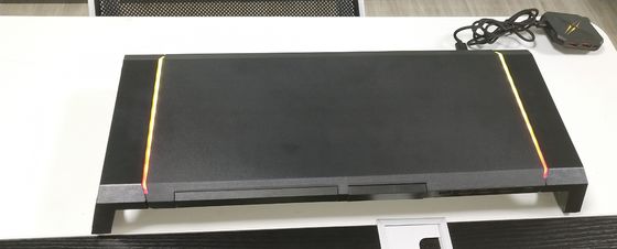 Stand de monitoreo de metal SECC con conector USB3.0 / carga inalámbrica