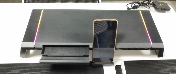 Stand de monitoreo de metal SECC con conector USB3.0 / carga inalámbrica