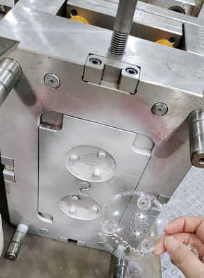 Modificar el molde y hacer coincidir las partes de plástico con el molde