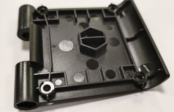 Partes de automóviles moldeadas por inyección de precisión con diseño personalizado de acabado pulido y tolerancia de 0,05 mm